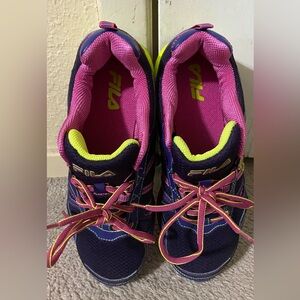 Fila women’s athletic shoes, US size 9 good condition